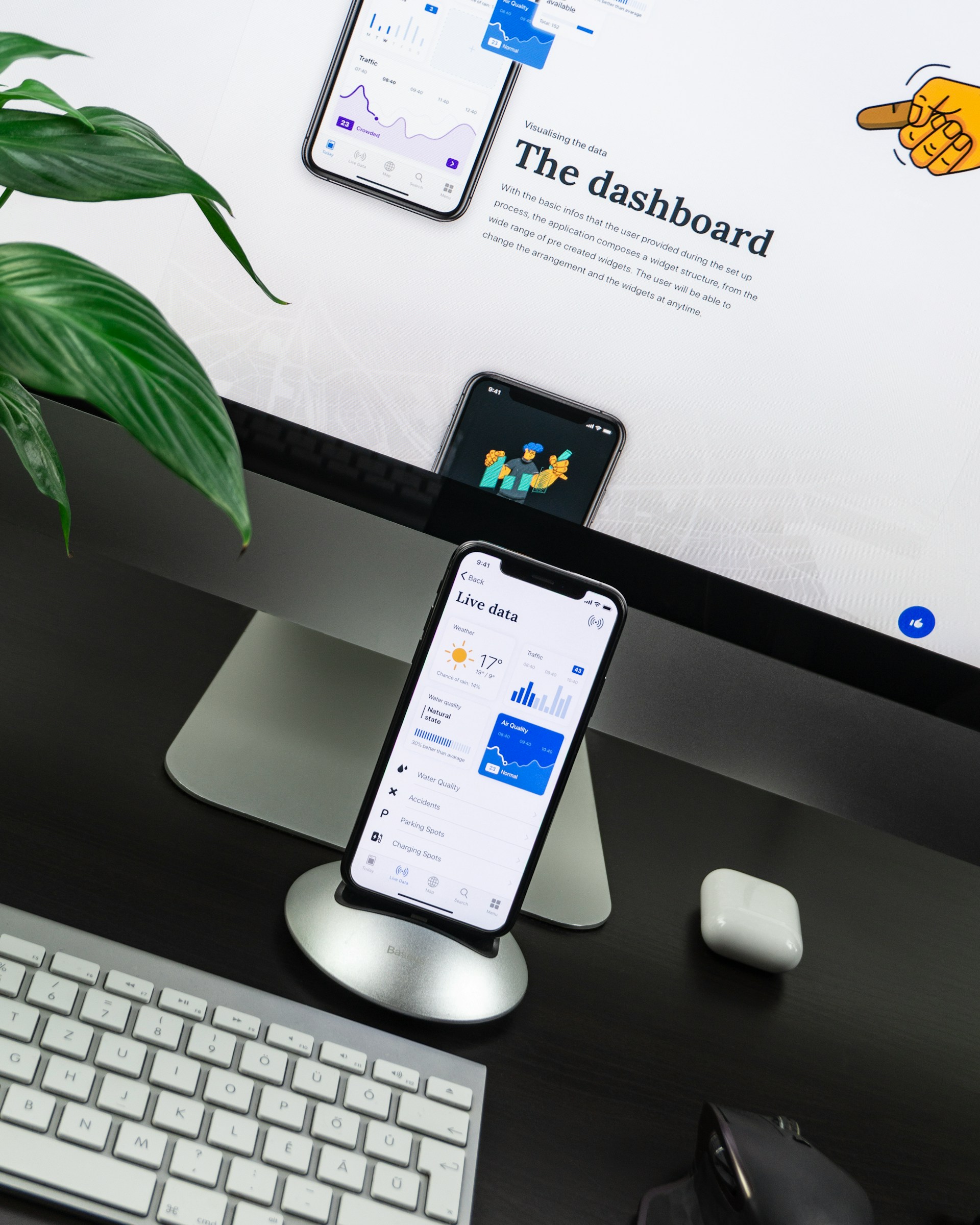 Een app op een telefoon en software op een scherm