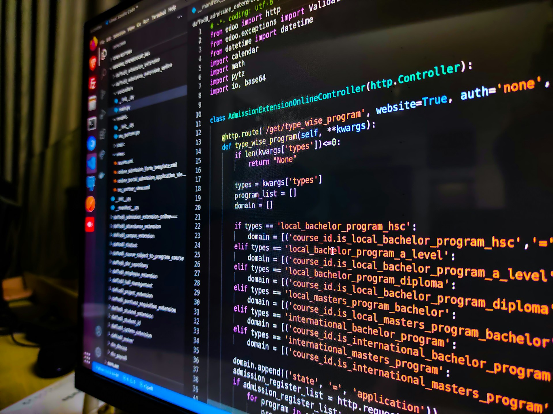 Een website, een app en software naast elkaar