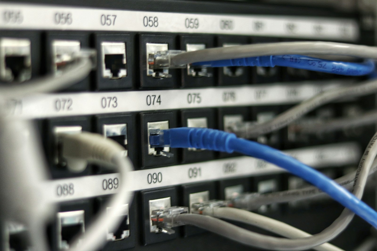 Rijen servers in een hal
